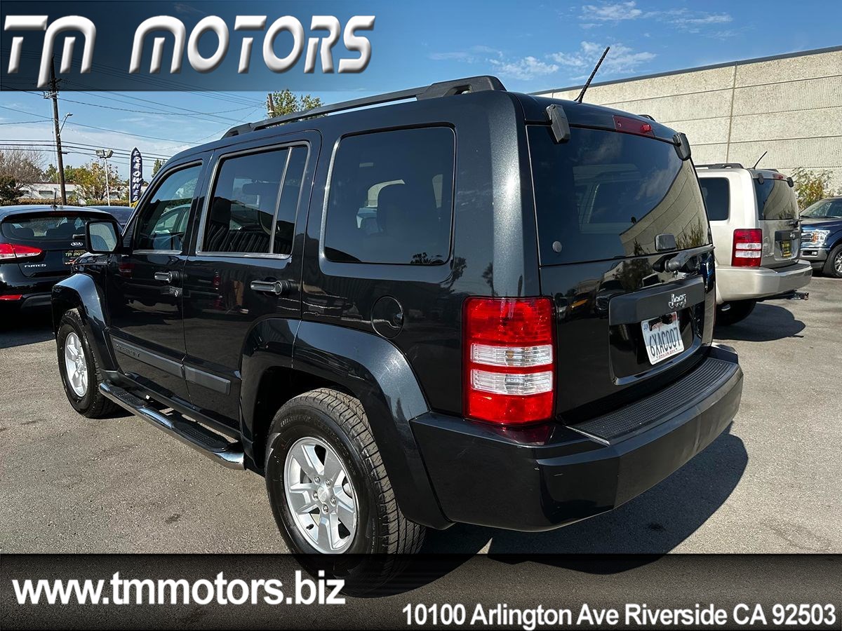 2012 Jeep Liberty Sport photo 4
