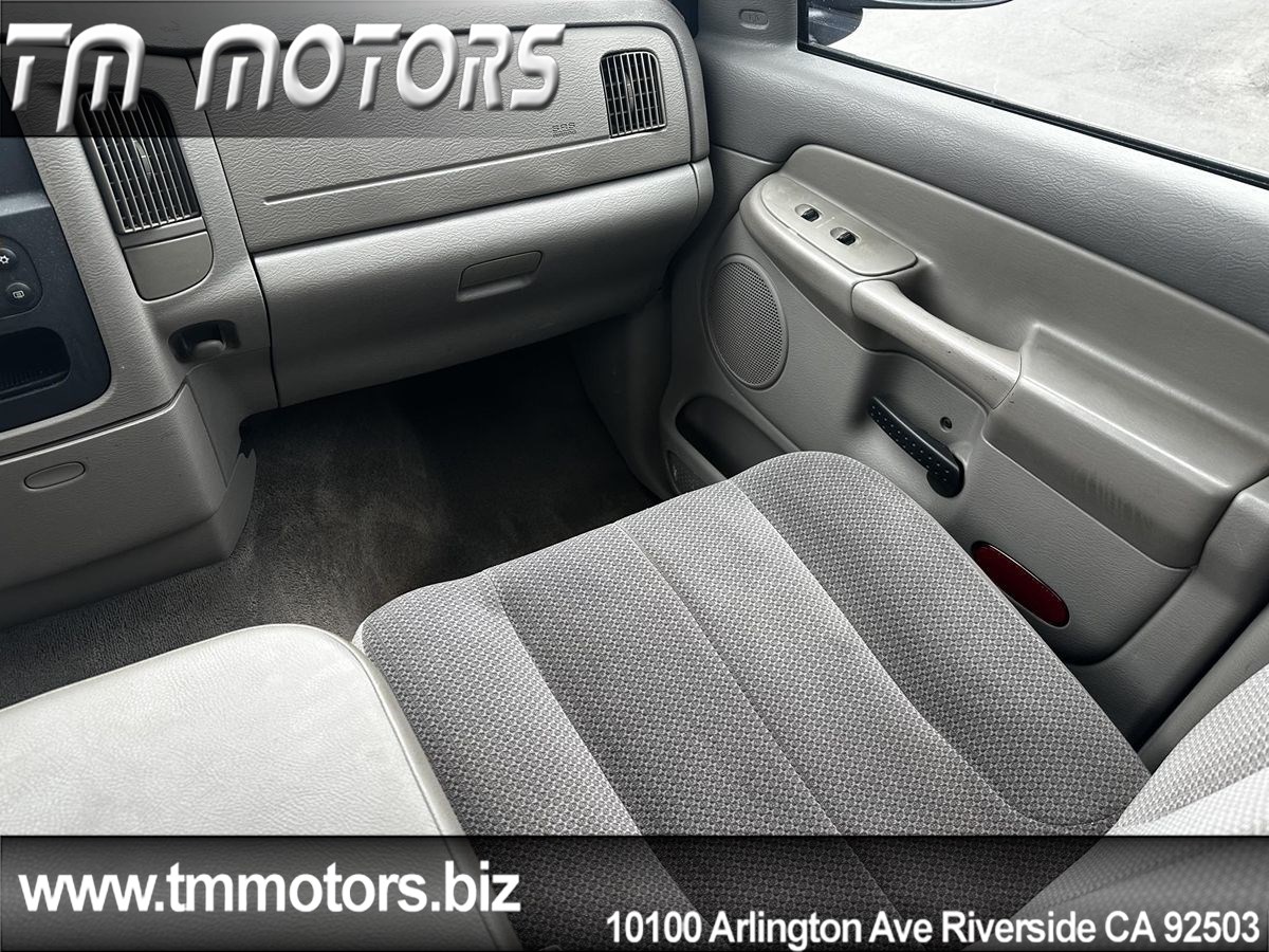 2004 Dodge Ram SLT photo 11