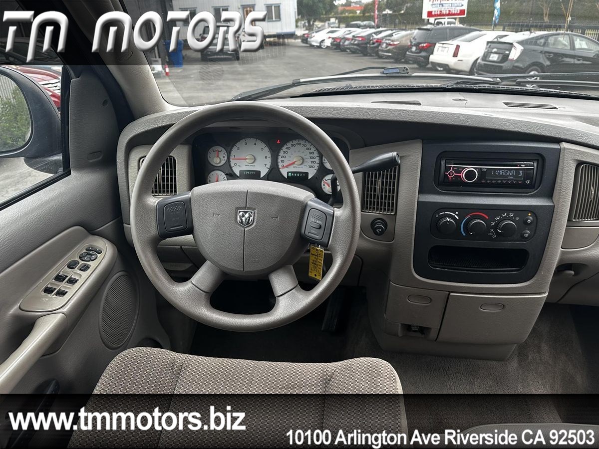 2004 Dodge Ram SLT photo 13