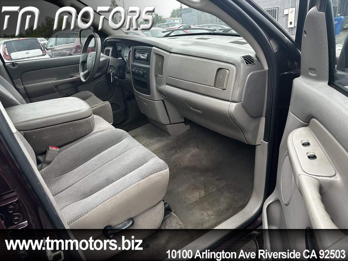 2004 Dodge Ram SLT photo 8