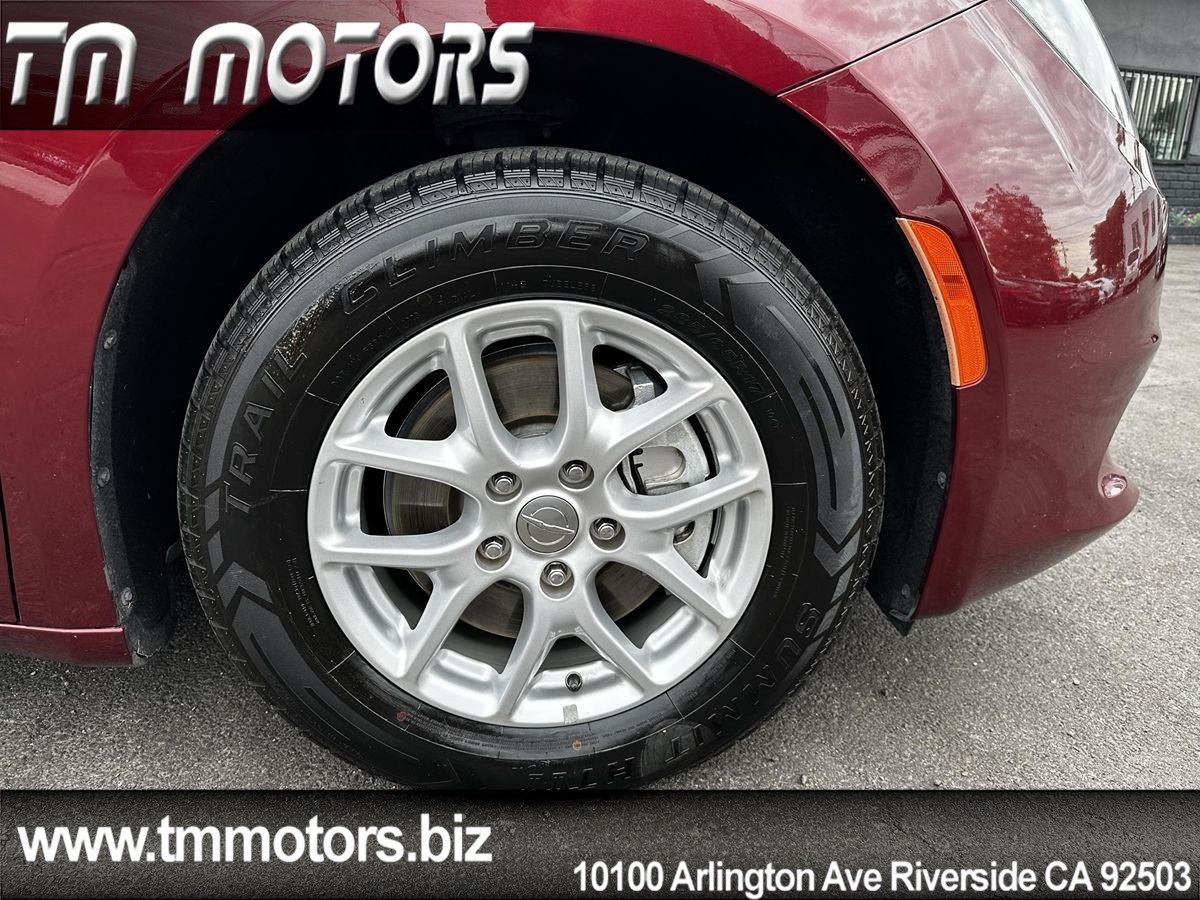 2020 Chrysler Voyager LXi photo 21