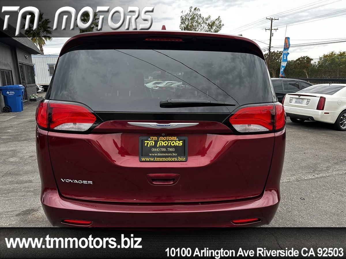 2020 Chrysler Voyager LXi photo 5