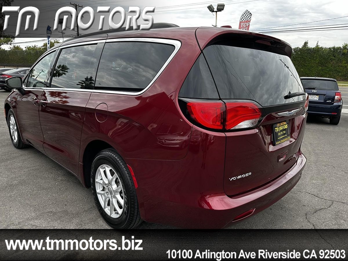 2020 Chrysler Voyager LXi photo 4