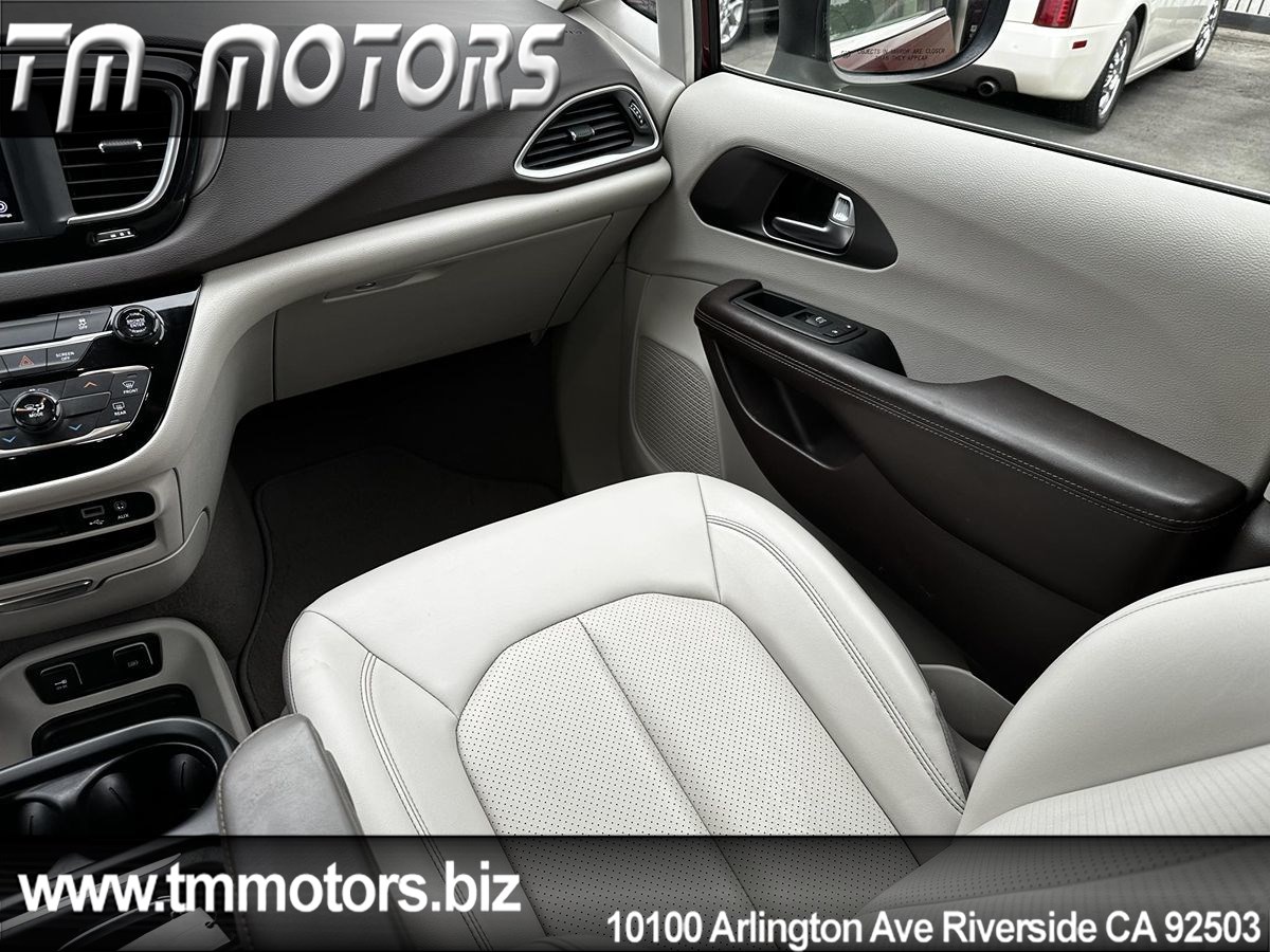 2020 Chrysler Voyager LXi photo 12