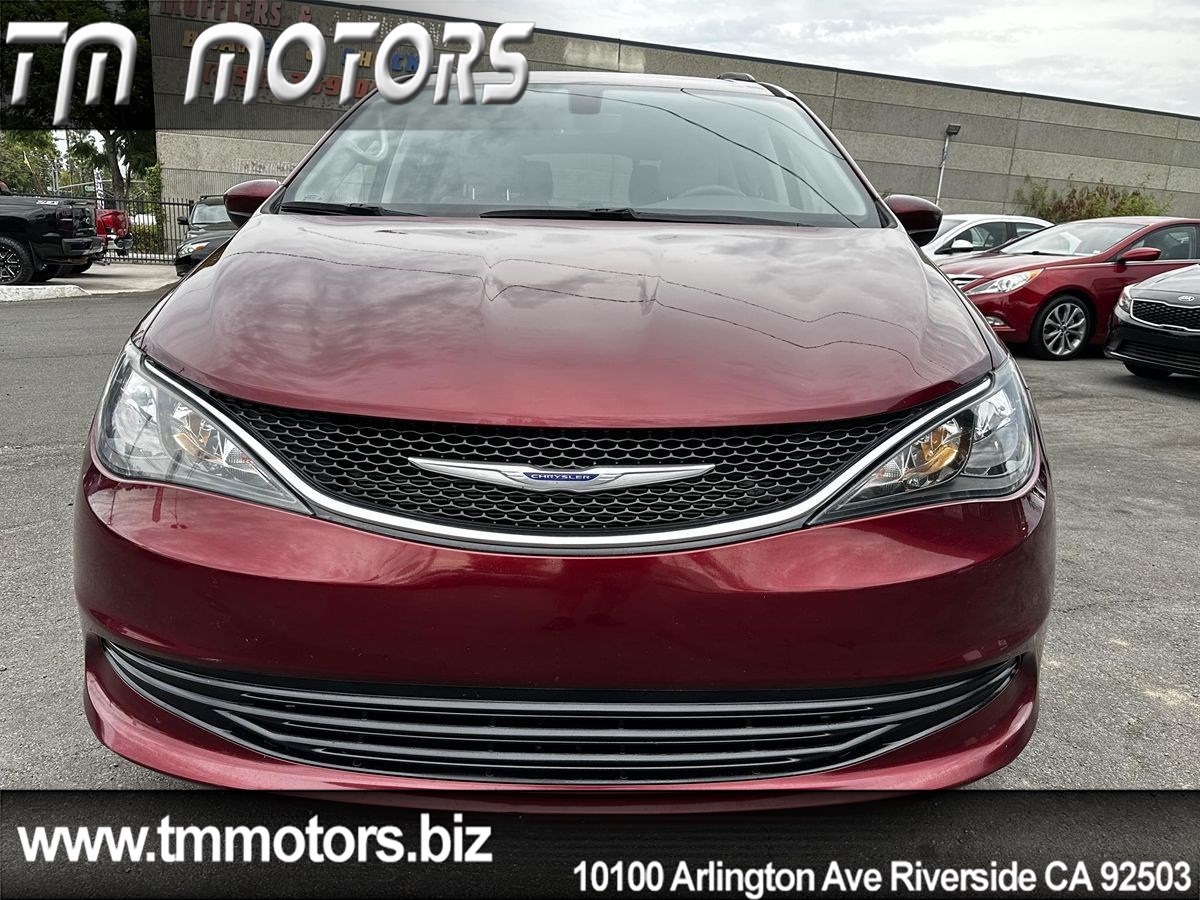 2020 Chrysler Voyager LXi photo 2