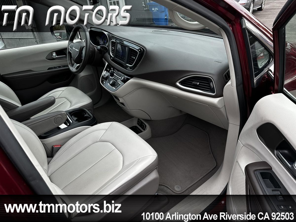2020 Chrysler Voyager LXi photo 11