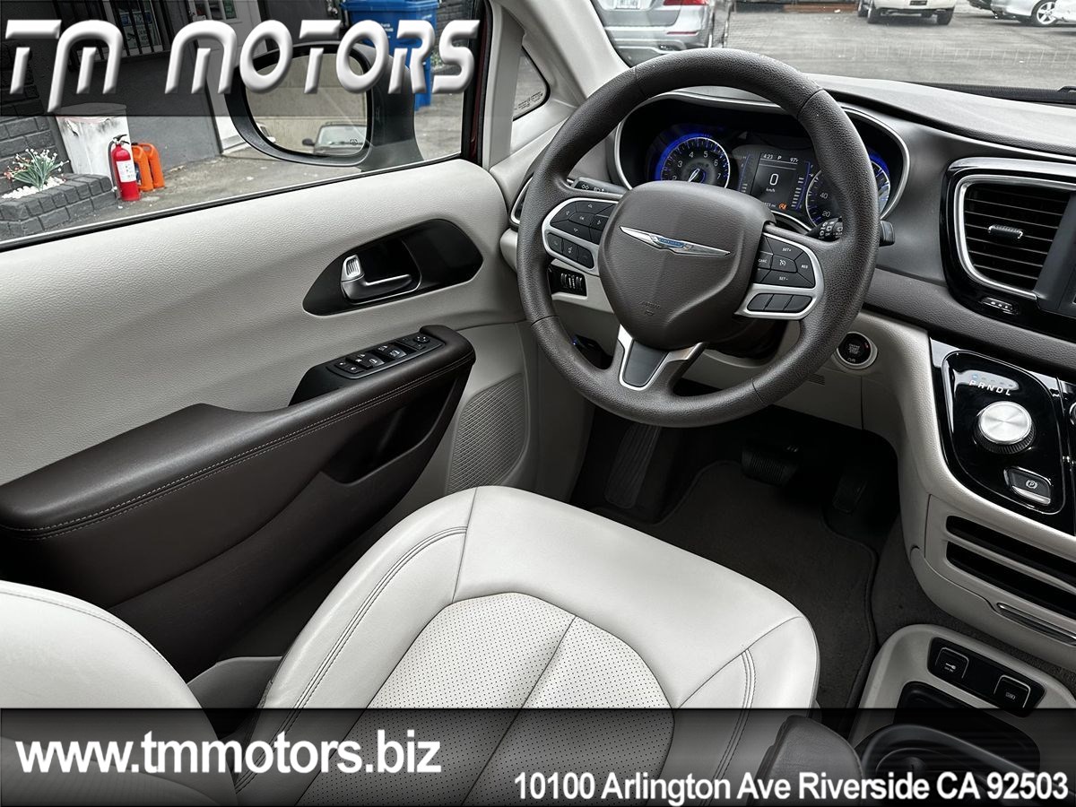 2020 Chrysler Voyager LXi photo 15