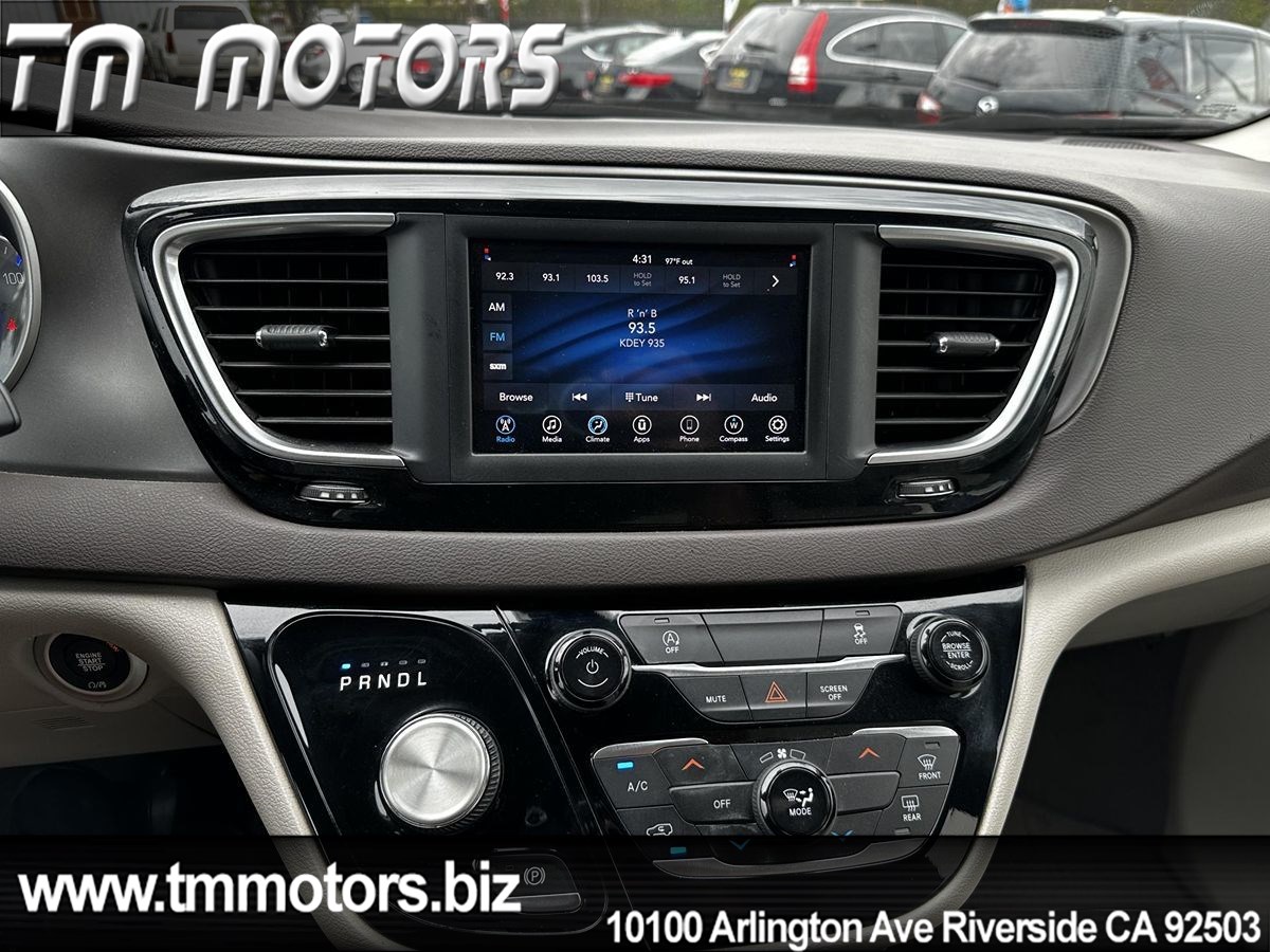 2020 Chrysler Voyager LXi photo 13