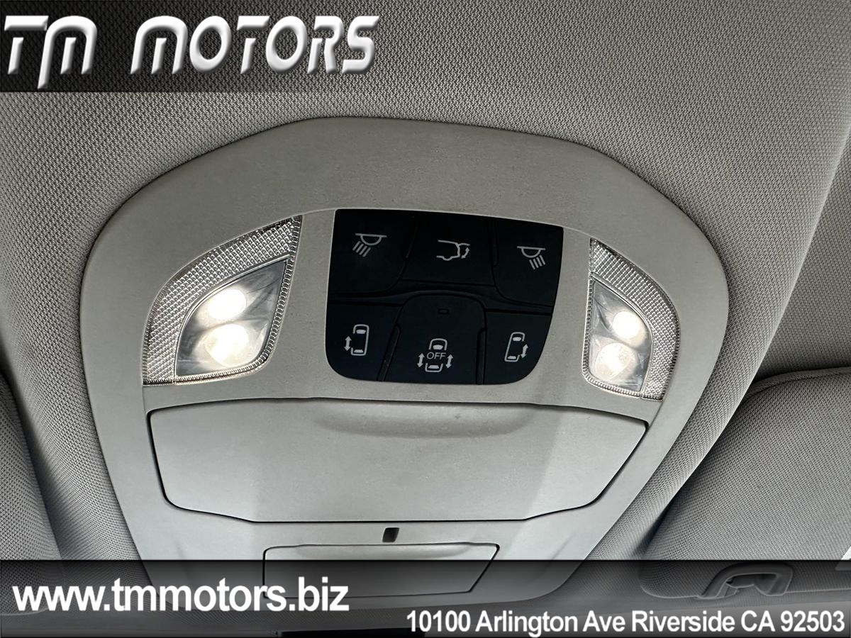 2020 Chrysler Voyager LXi photo 17
