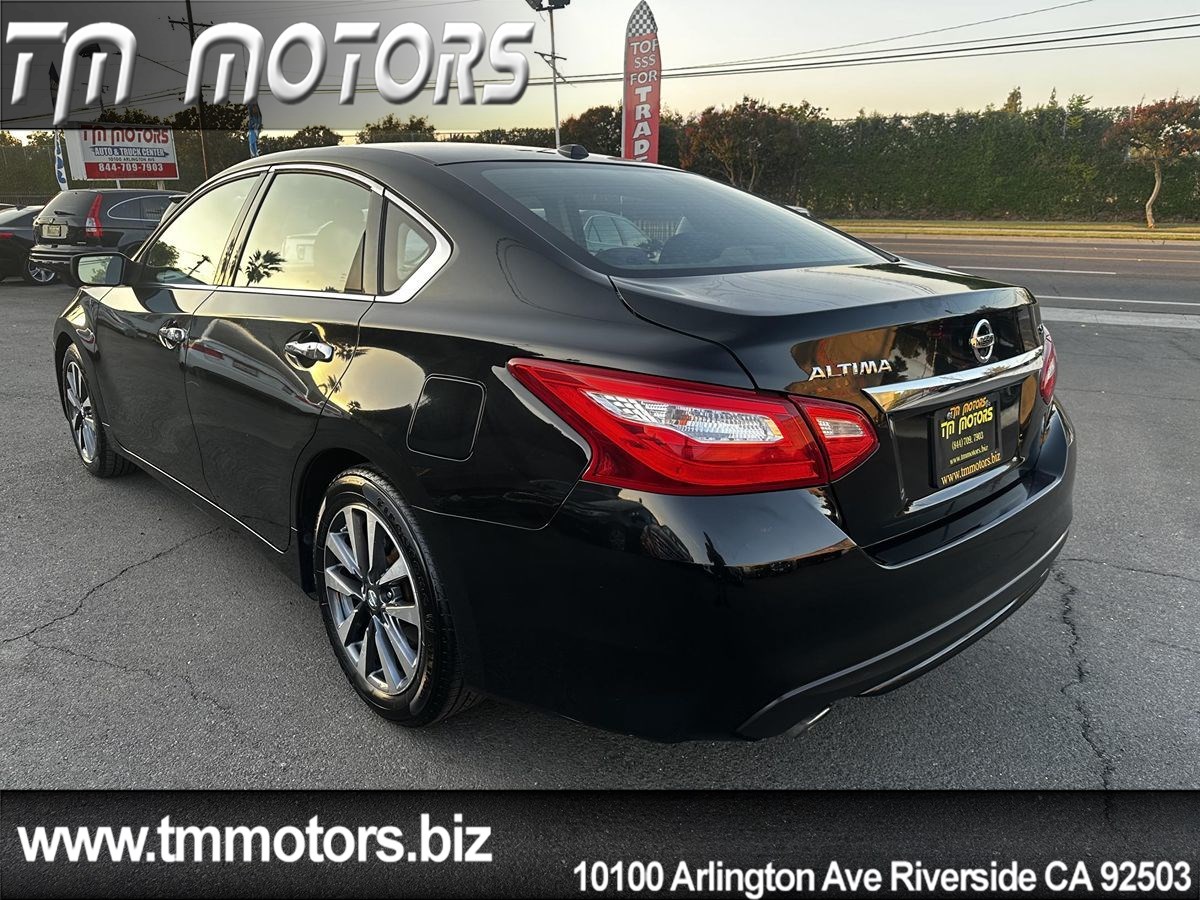2017 Nissan Altima 2.5 SV photo 4