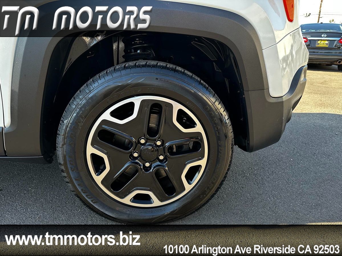 2017 Jeep Renegade Trailhawk photo 10