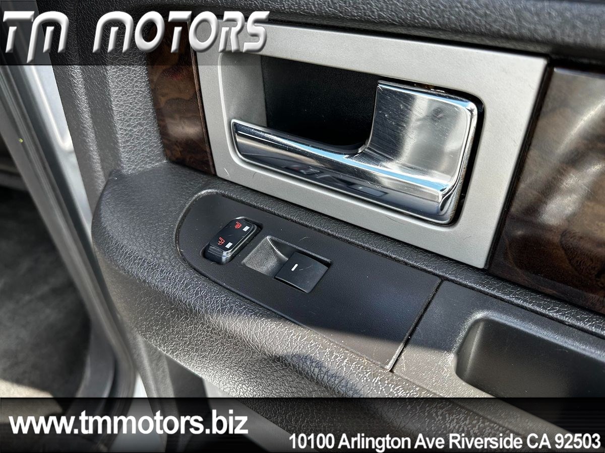 2013 Ford F-150 Platinum photo 19