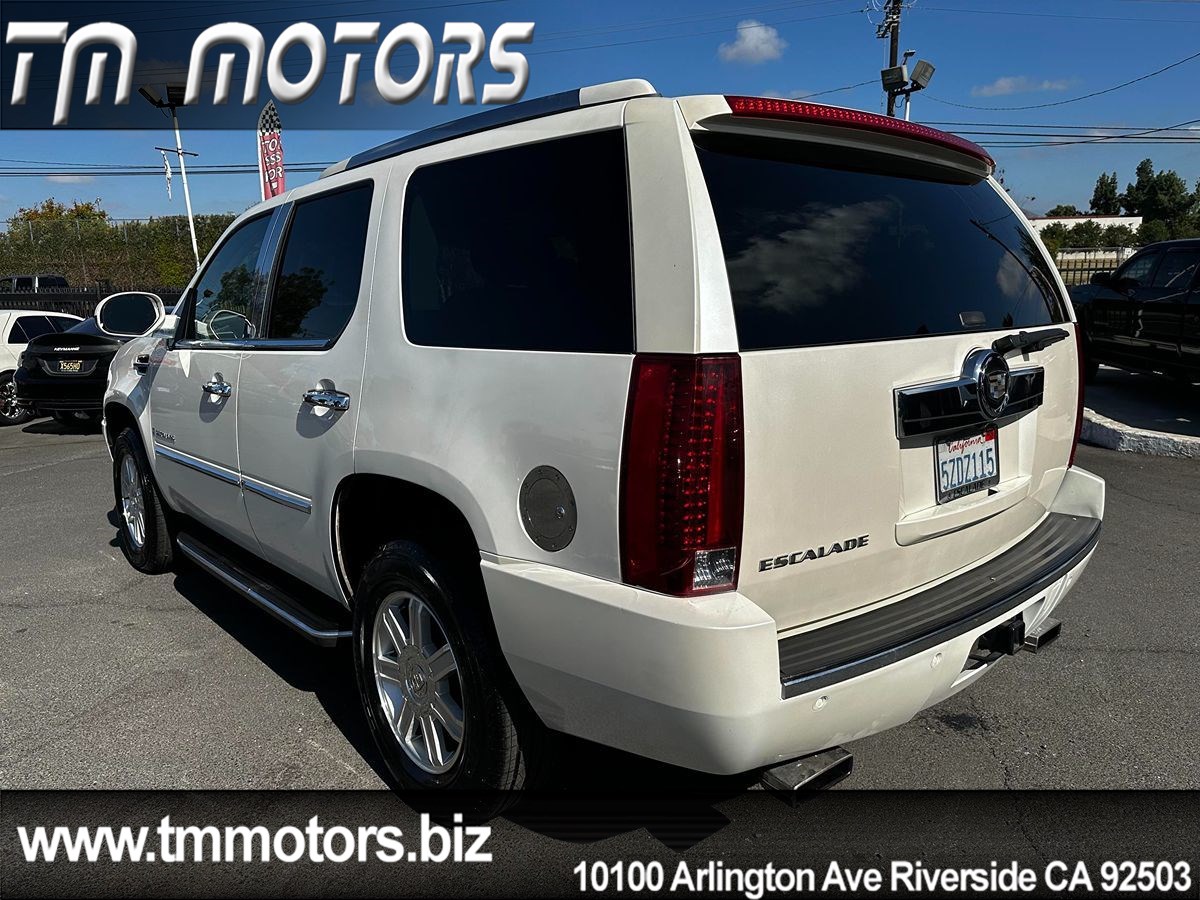 2007 Cadillac Escalade Luxury photo 4