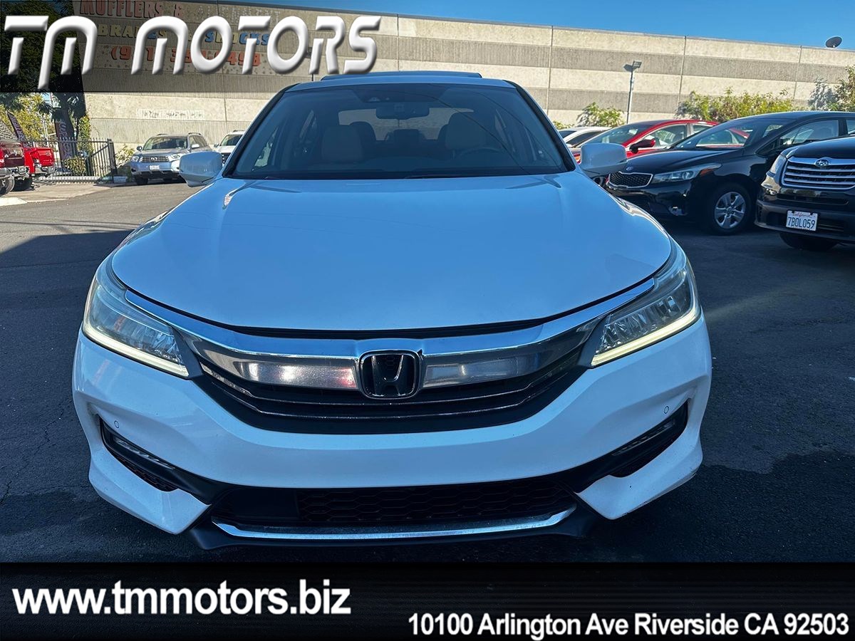 2016 Honda Accord Touring photo 2