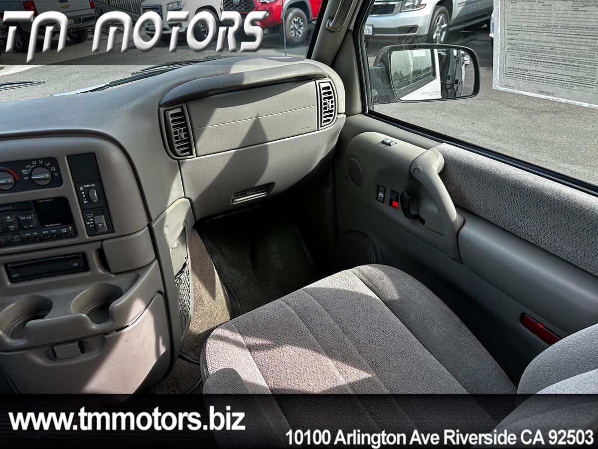 2000 GMC Safari Cargo SL - Photo 12