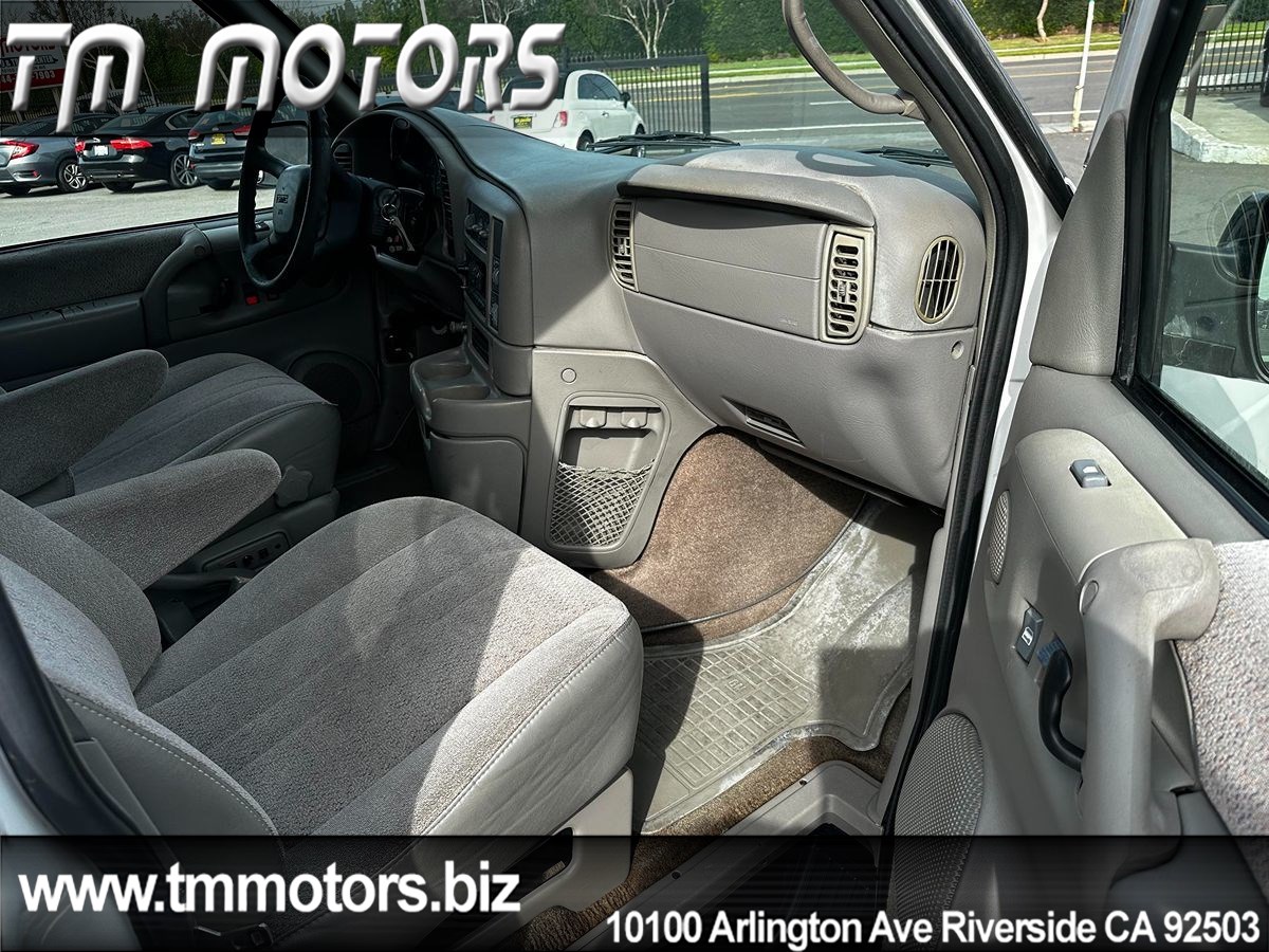2000 GMC Safari Cargo SL - Photo 11