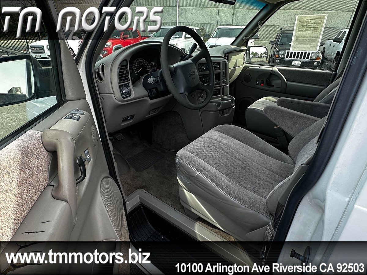 2000 GMC Safari Cargo SL - Photo 6