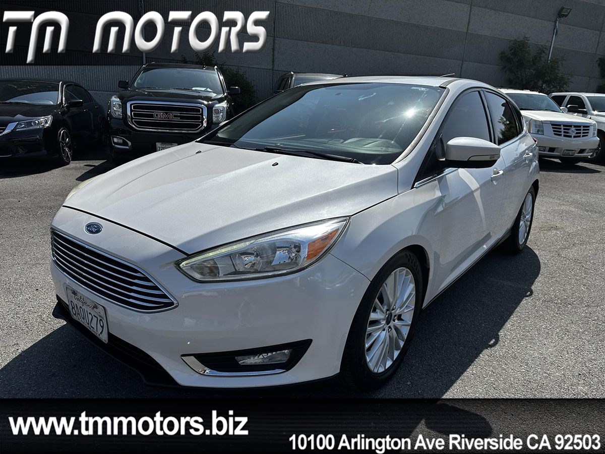 2017 Ford Focus 5 Door Hatch Titanium's photo