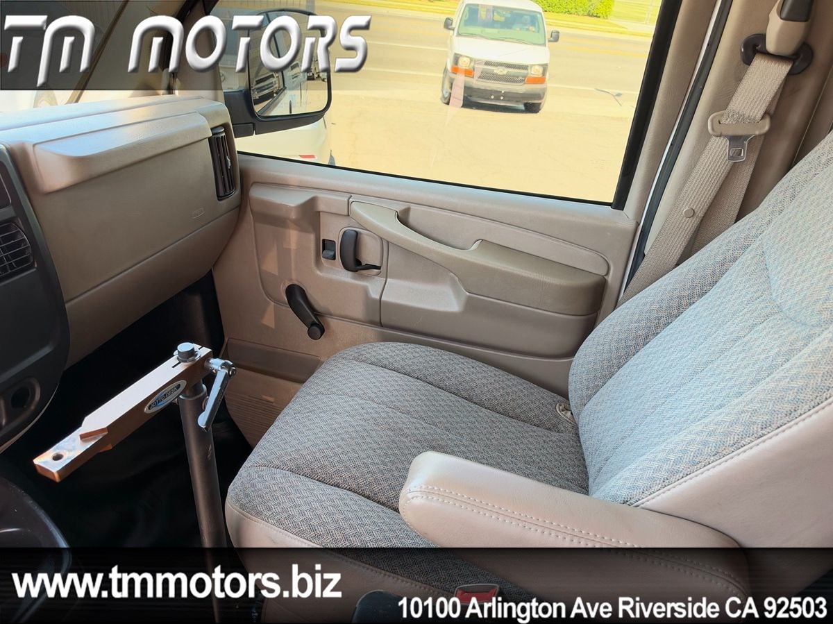 Chevrolet Express photo 12