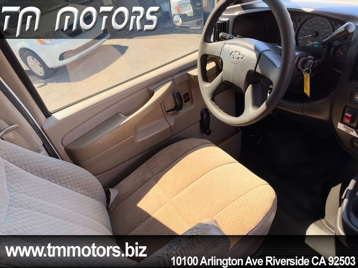 Chevrolet Express photo 13