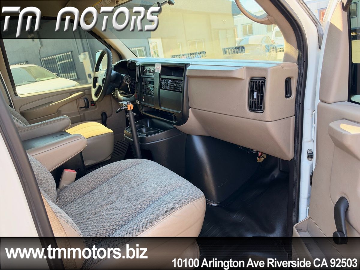 Chevrolet Express photo 11