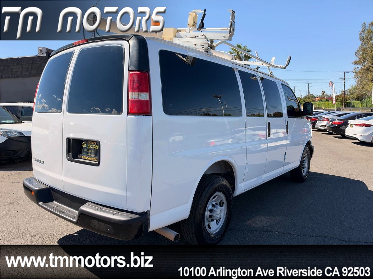 Chevrolet Express photo 17