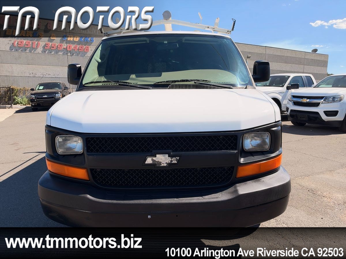 Chevrolet Express photo 2