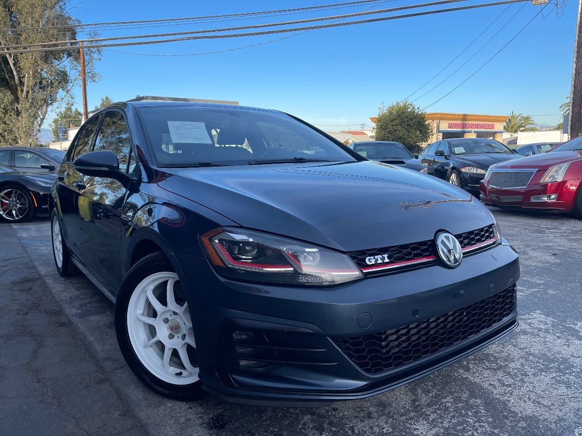 2018 Volkswagen Golf GTI SE photo 3