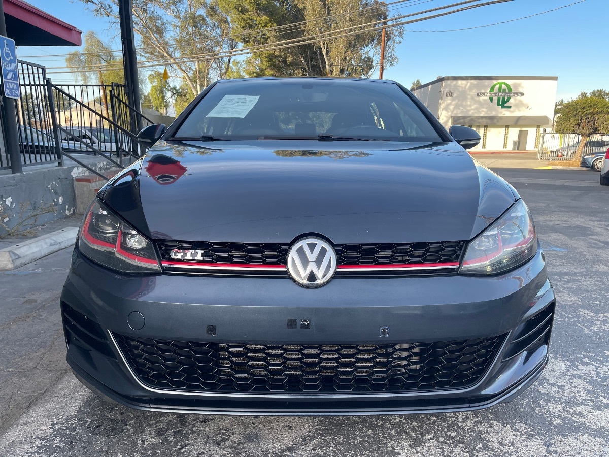 2018 Volkswagen Golf GTI SE photo 2