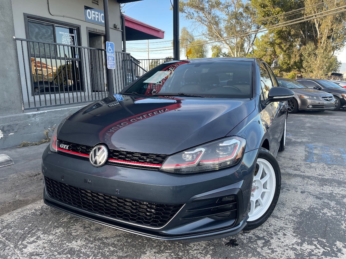 2018 Volkswagen Golf GTI SE photo 4