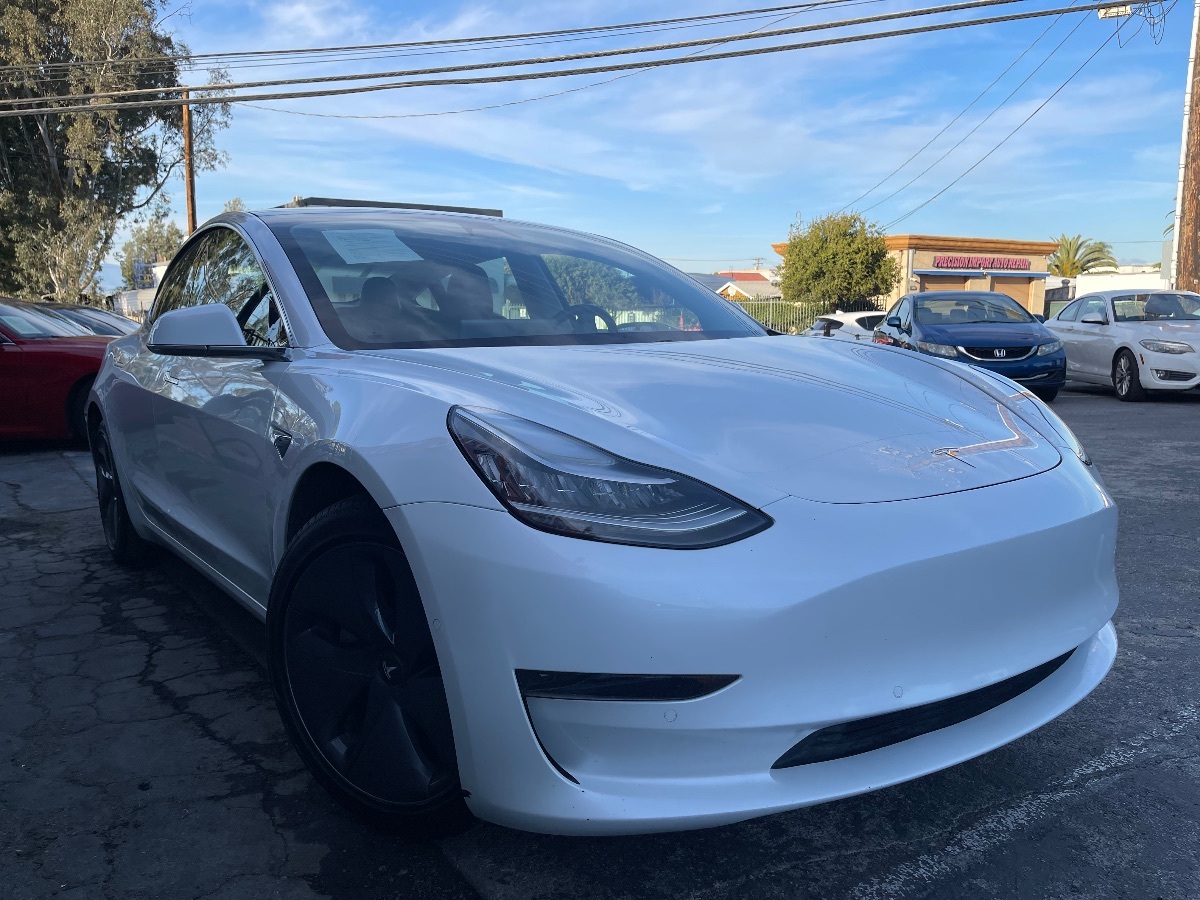 2020 Tesla Model 3 Standard Range Plus photo 3