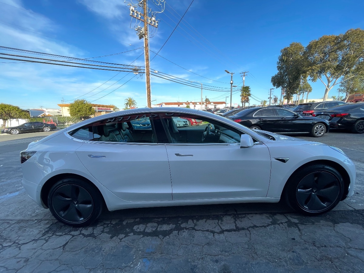 2020 Tesla Model 3 Standard Range Plus photo 4