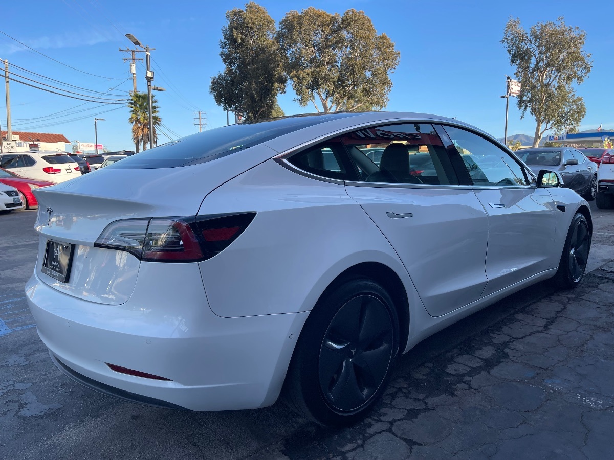 2020 Tesla Model 3 Standard Range Plus photo 5