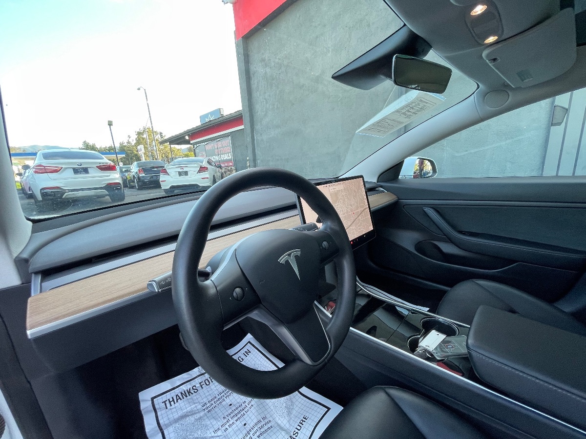 2020 Tesla Model 3 Standard Range Plus photo 9
