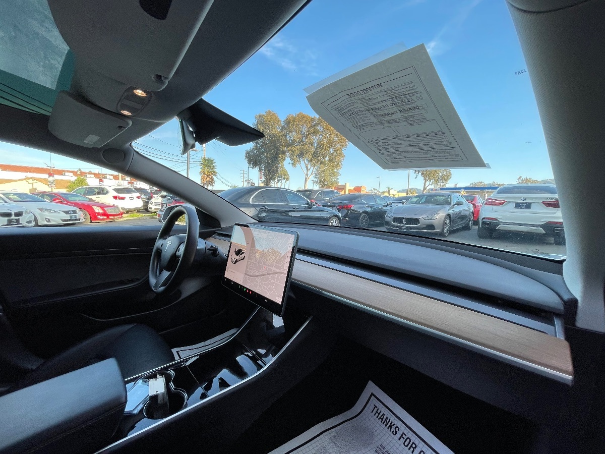2020 Tesla Model 3 Standard Range Plus photo 11
