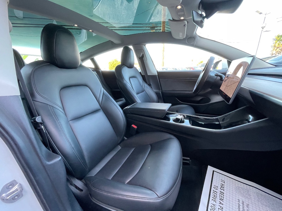 2020 Tesla Model 3 Standard Range Plus photo 12