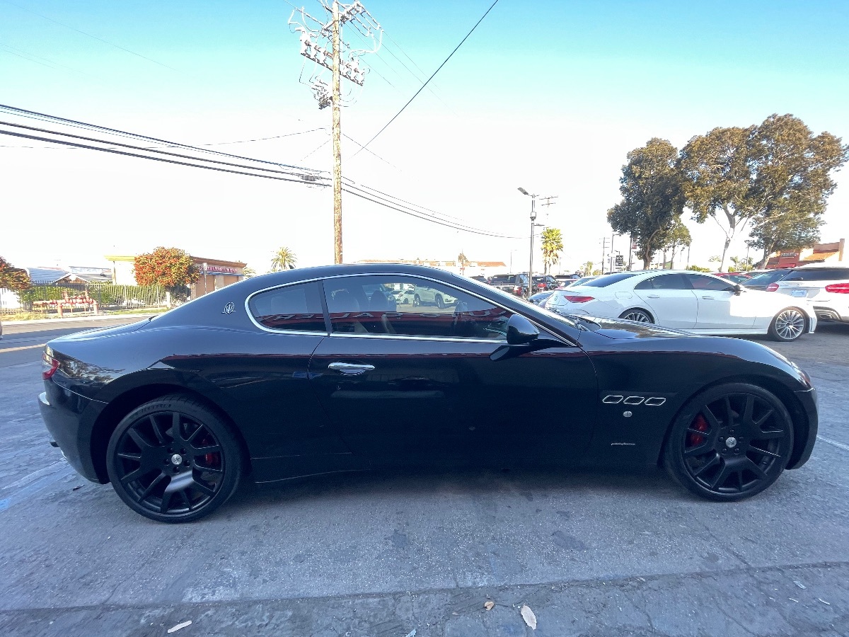 2010 Maserati Granturismo photo 4