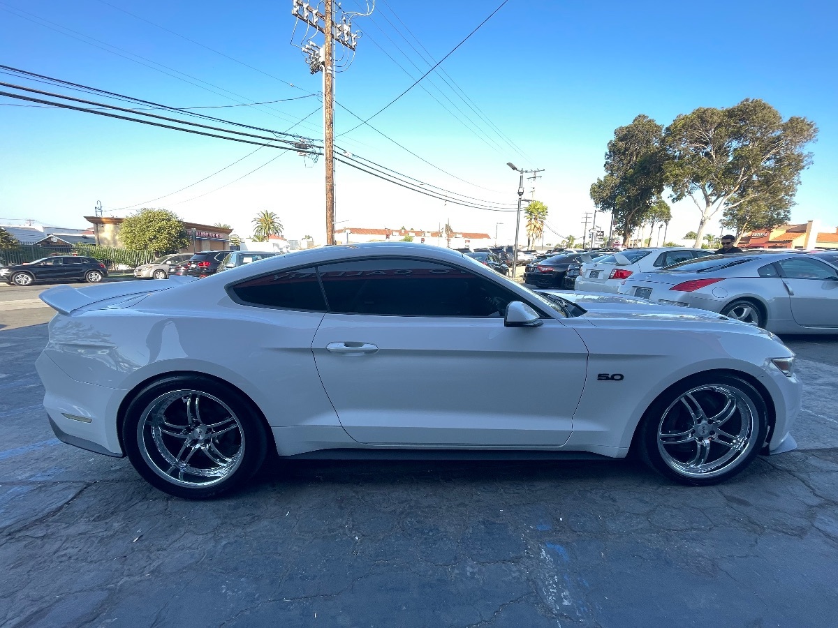 2017 Ford Mustang GT Premium photo 4