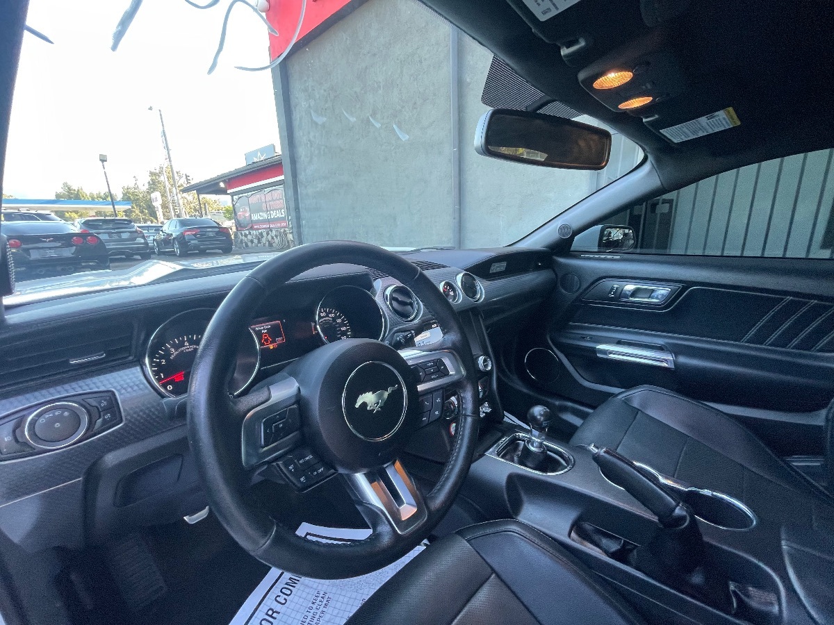 2017 Ford Mustang GT Premium photo 9