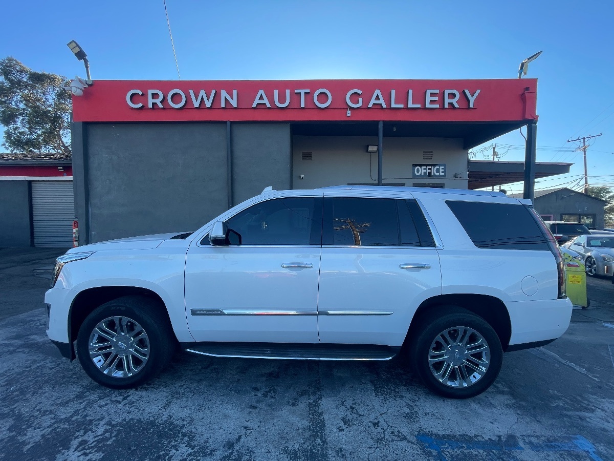 2017 Cadillac Escalade Base photo 4