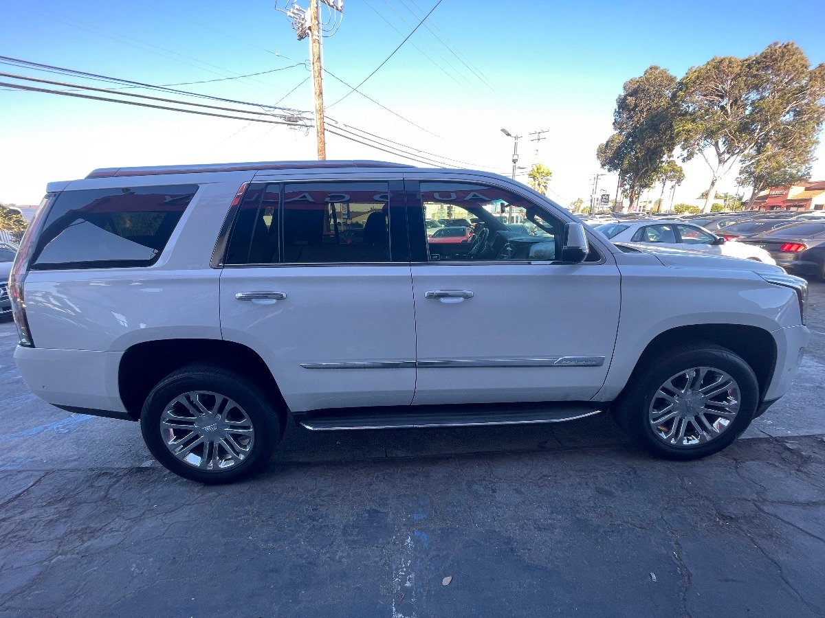 2017 Cadillac Escalade Base photo 2