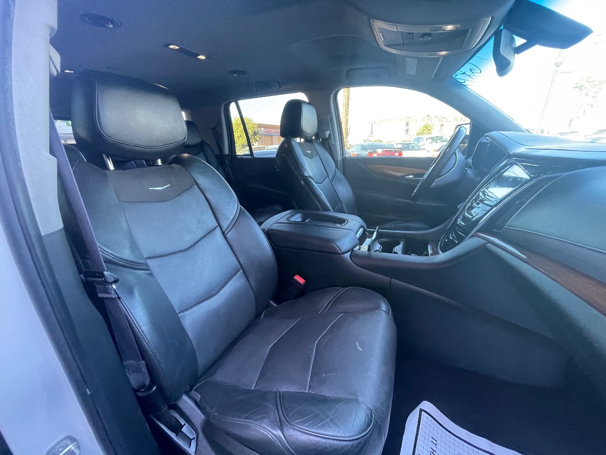2017 Cadillac Escalade Base photo 10