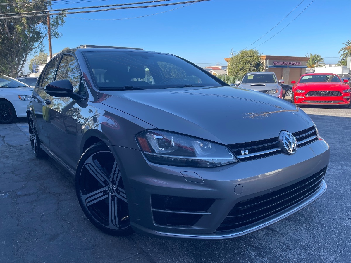 2016 Volkswagen Golf R 4Motion photo 2