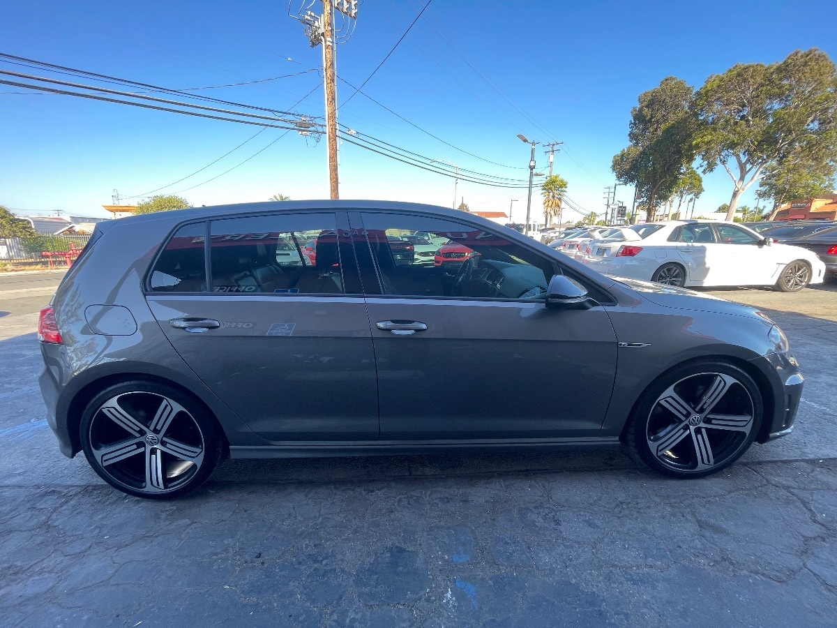 2016 Volkswagen Golf R 4Motion photo 3