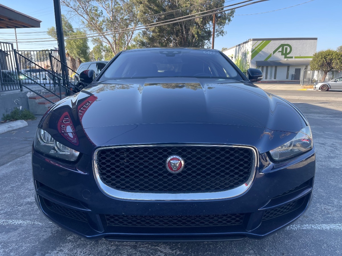 2017 Jaguar XE photo 2