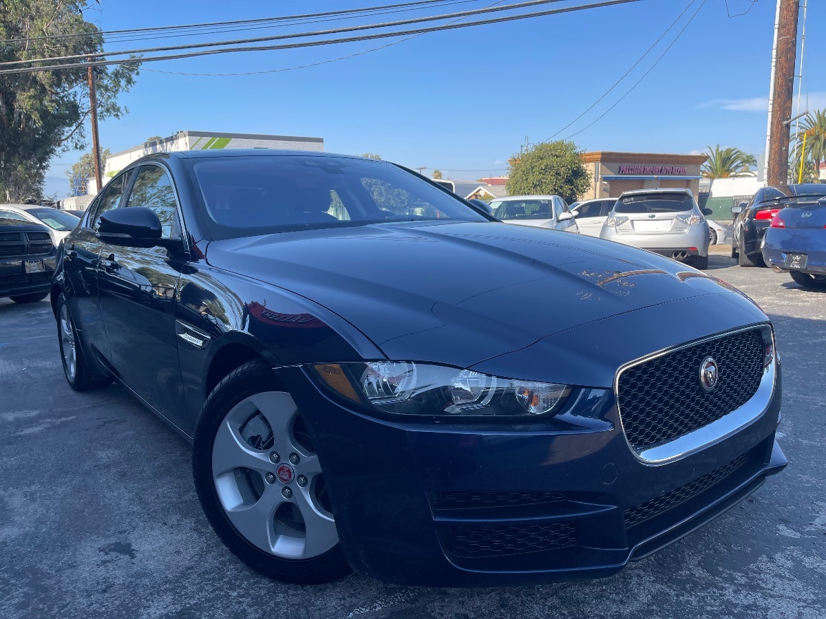 2017 Jaguar XE photo 3