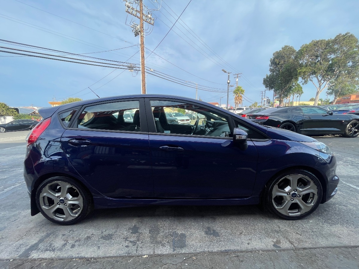 2016 Ford Fiesta ST photo 2