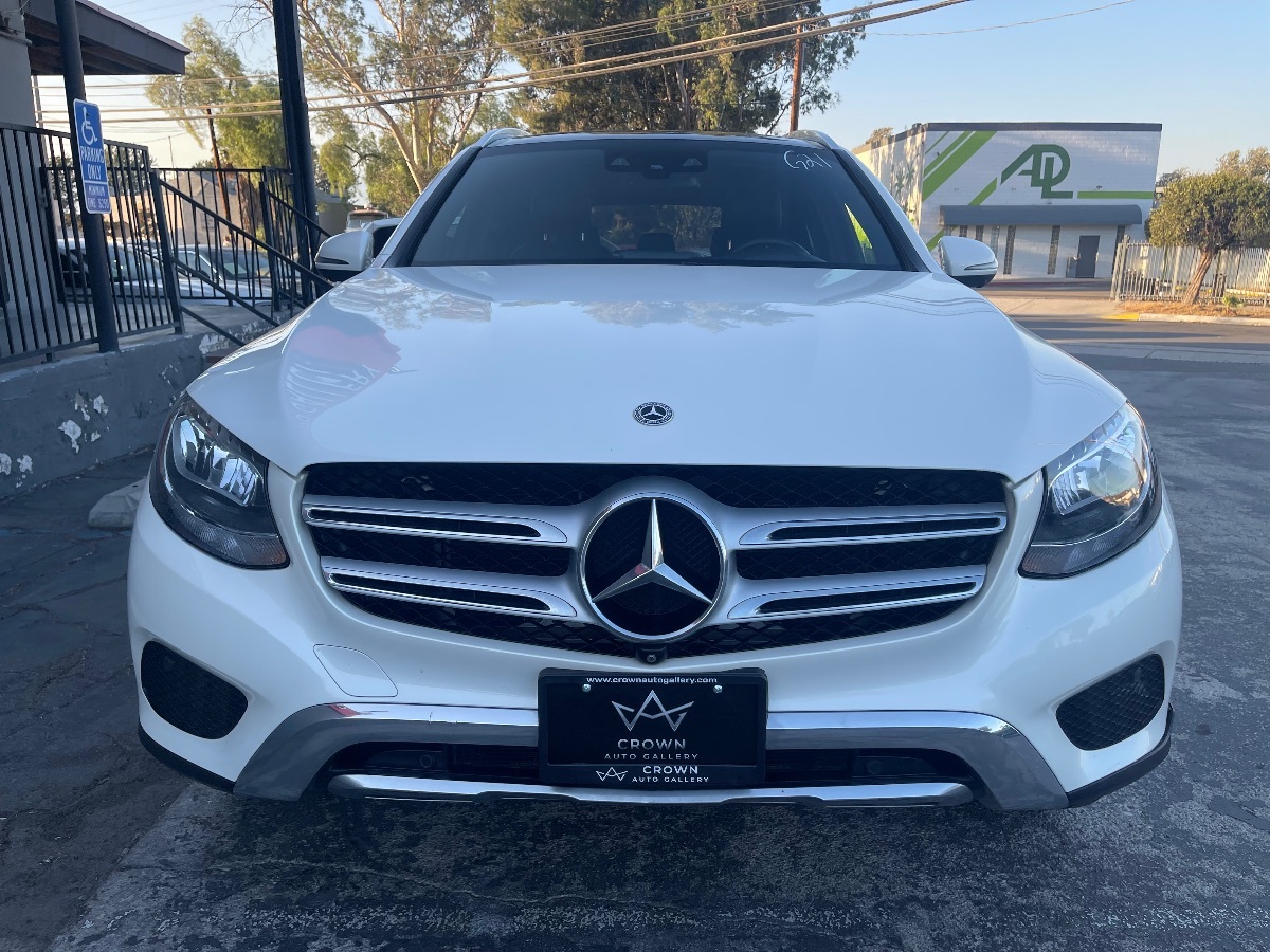 2018 Mercedes Benz GLC 300 photo 2