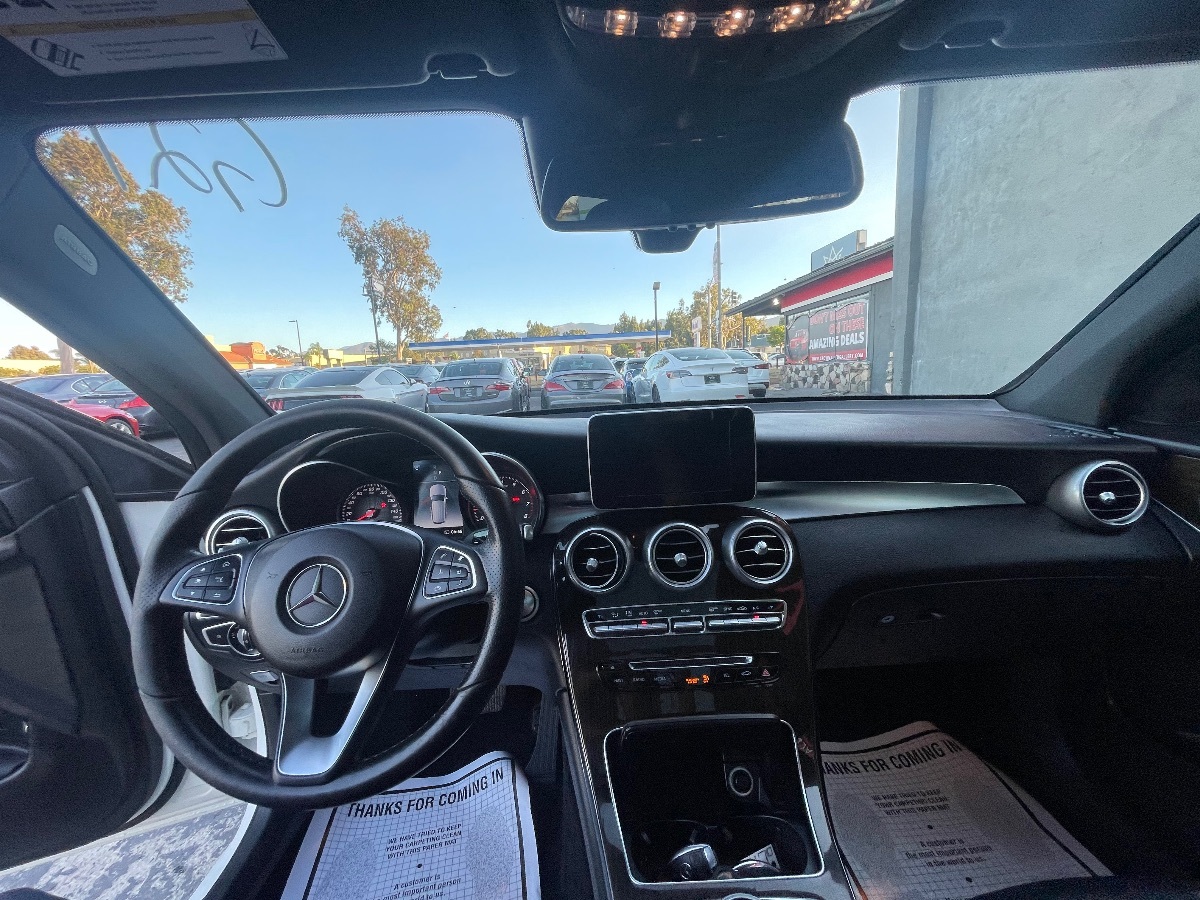 2018 Mercedes Benz GLC 300 photo 11