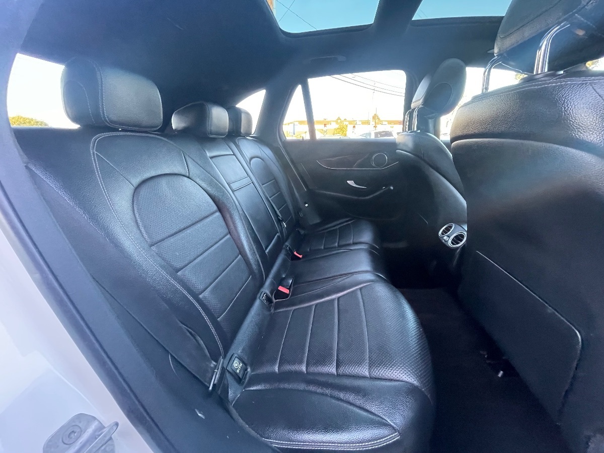 2018 Mercedes Benz GLC 300 photo 14